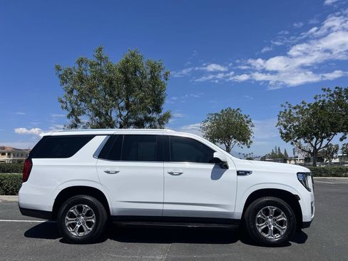 Used 2022 GMC Yukon SLE AWD/4WD image 3