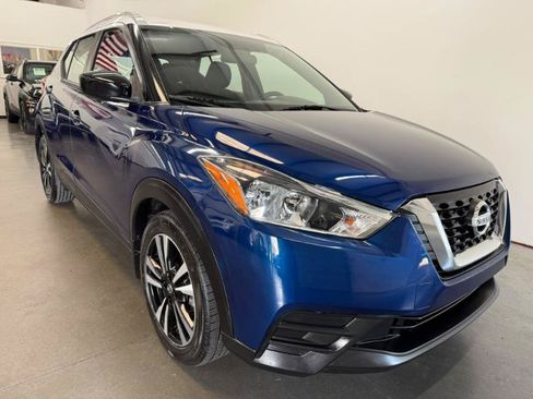 Used 2018 Nissan Kicks SV FWD image 4