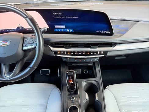 Certified 2024 Cadillac XT4 Sport FWD image 3