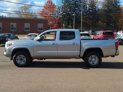 Used 2022 Toyota Tacoma SR image 7