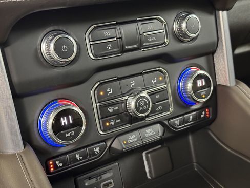 Used 2021 GMC Yukon SLT w/ SLT Premium Package image 41