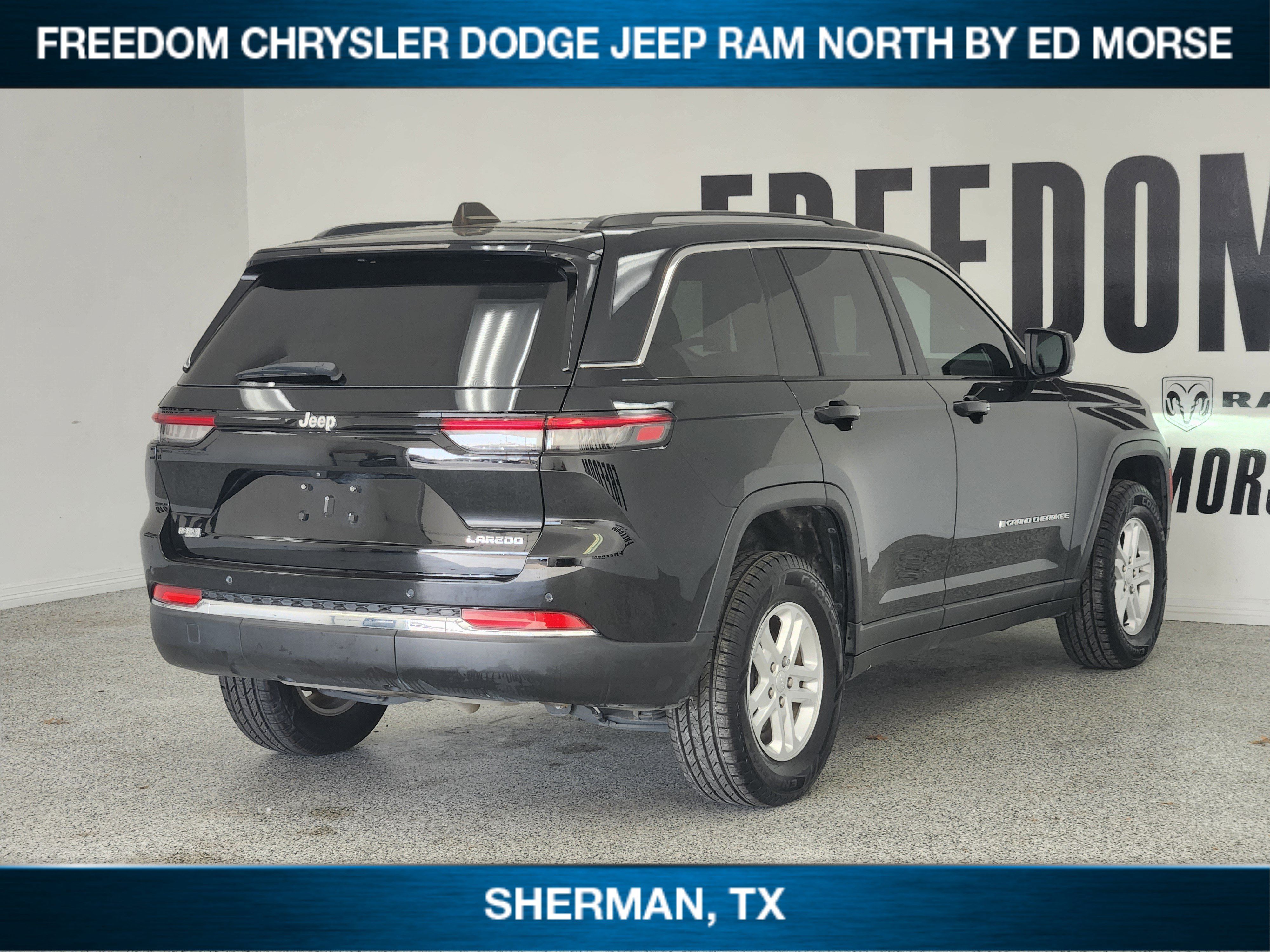 Used 2023 Jeep Grand Cherokee Laredo RWD image 4