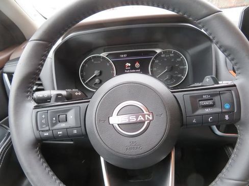Used 2023 Nissan Rogue SL w/ SL Premium Package FWD image 22