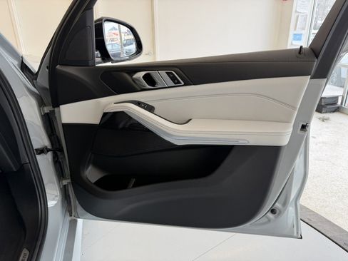 Used 2024 BMW X5 xDrive40i w/ M Sport Package image 42