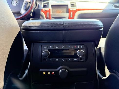 Used 2011 Cadillac Escalade ESV Luxury AWD/4WD image 20