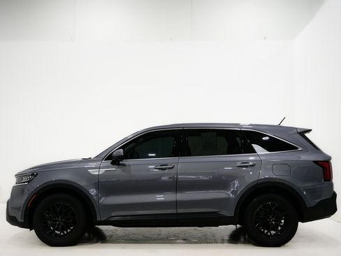 Used 2023 Kia Sorento LX image 5
