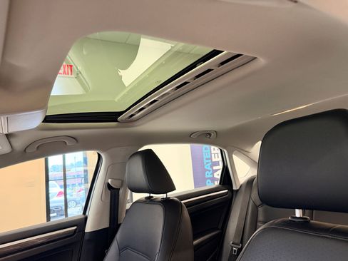 Used 2018 Volkswagen Passat 2.0T SE image 18