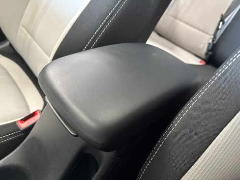 Used 2025 Hyundai Venue SEL FWD image 29