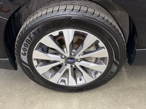 Used 2018 Subaru Outback 3.6R Touring w/ Popular Package #3 AWD/4WD image 11