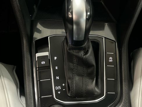 Used 2020 Volkswagen Tiguan S image 35