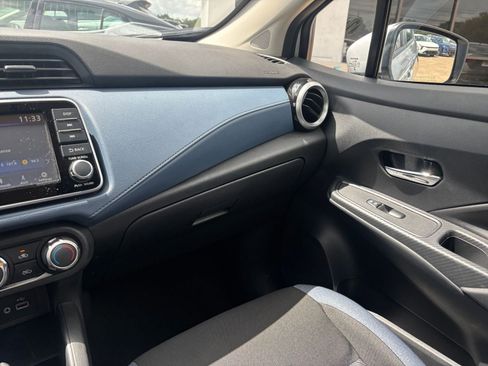 Used 2025 Nissan Versa SV FWD image 33