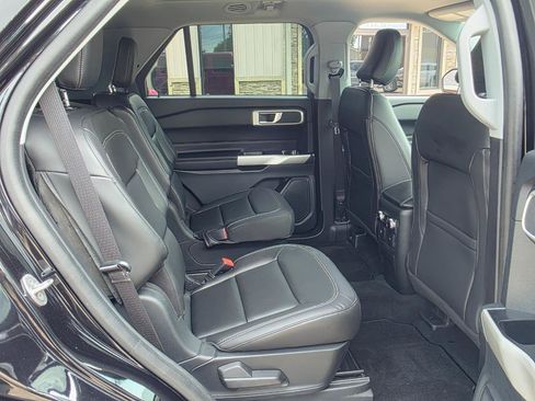 Used 2022 Ford Explorer XLT AWD/4WD image 25