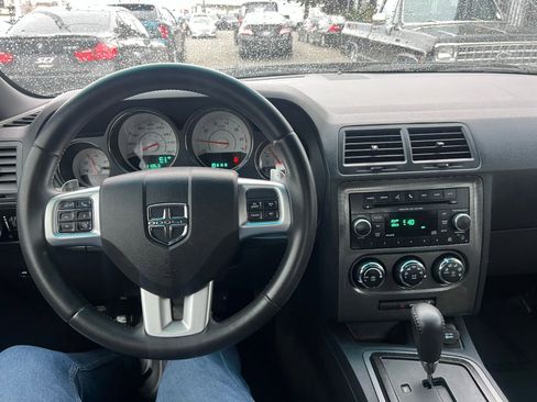Used 2012 Dodge Challenger R/T image 30