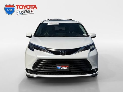 Certified 2026 Toyota Sienna XLE FWD image 8