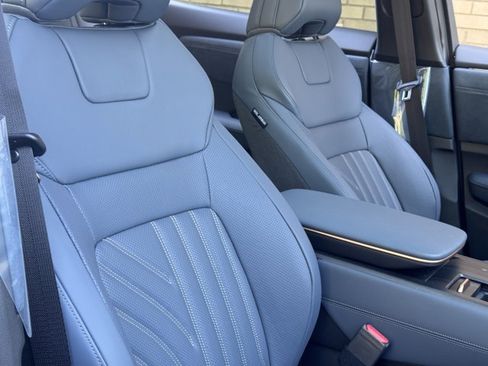 New 2025 Nissan Ariya Platinum image 19