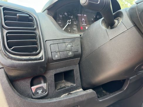 Used 2025 RAM ProMaster 2500 w/ Convenience Group FWD image 18