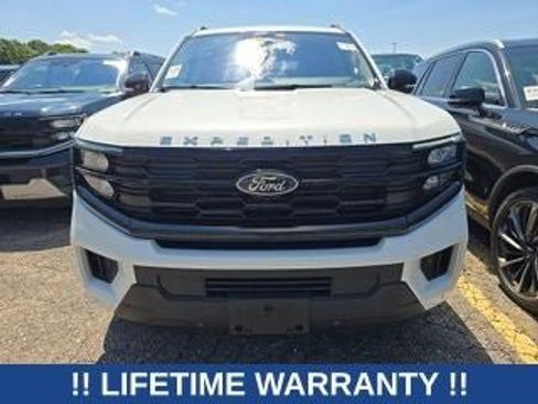 Used 2025 Ford Expedition Active AWD/4WD image 2