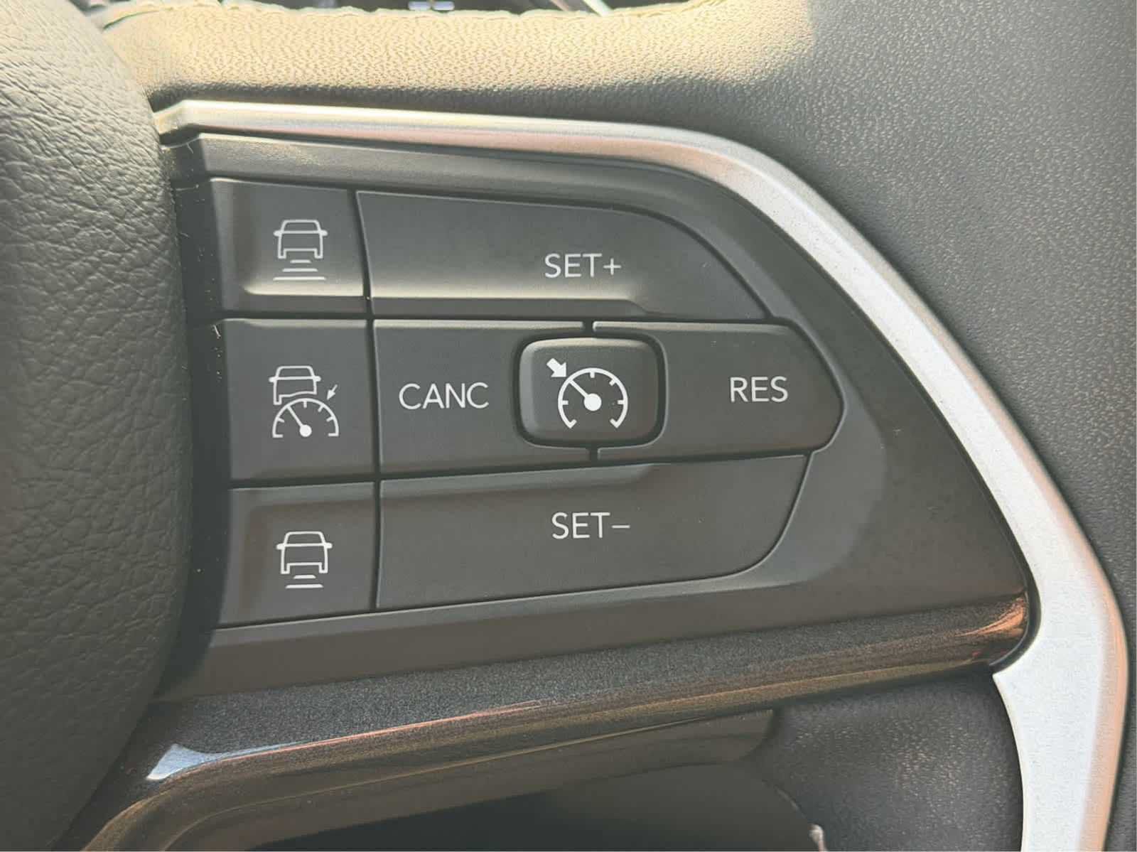 Used 2023 Jeep Grand Cherokee L Laredo w/ Luxury Tech Group I AWD/4WD image 20