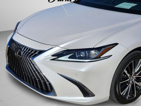 Used 2023 Lexus ES 350 w/ Premium Package image 11