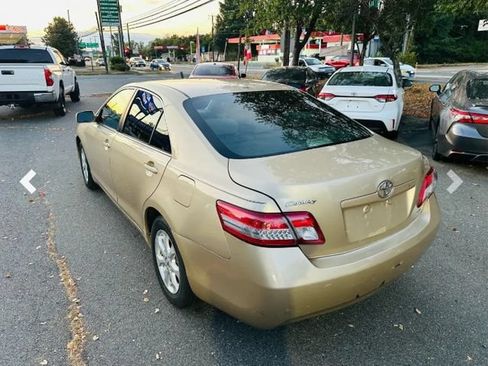 Used 2011 Toyota Camry LE w/ LE Extra-Value Pkg FWD image 5
