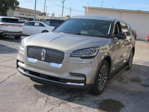 Used 2023 Lincoln Aviator Reserve w/ Equipment Group 201A image 8