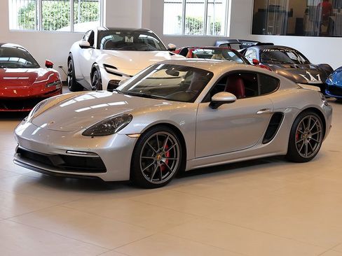 Used 2021 Porsche 718 Cayman GTS RWD image 17