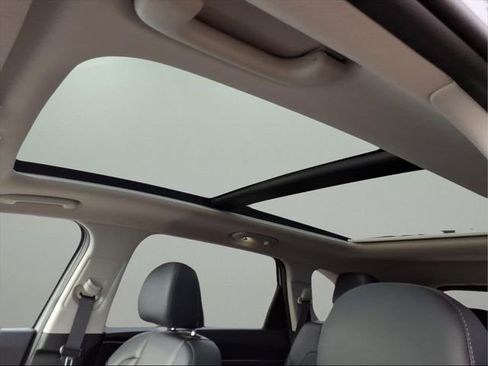 Used 2023 Kia Sorento SX image 12