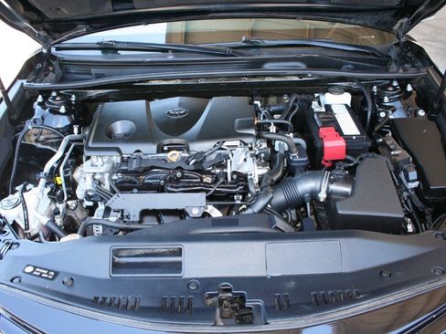 Used 2020 Toyota Camry LE w/ Convenience Package FWD image 12