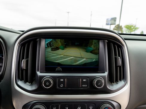 Used 2022 Chevrolet Colorado LT w/ Fleet Safety Package image 17