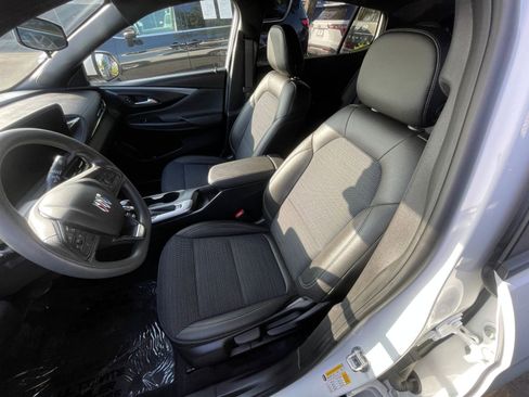 Used 2025 Buick Envista Preferred image 36