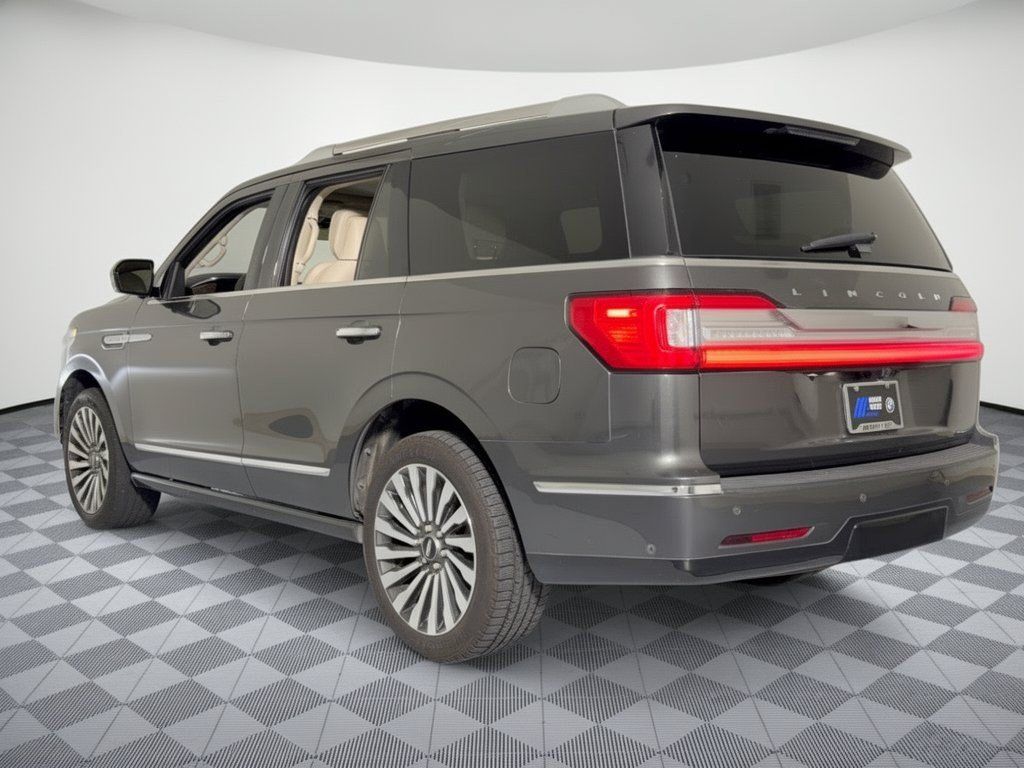 Used 2018 Lincoln Navigator Reserve w/ Technology Package AWD/4WD image 3