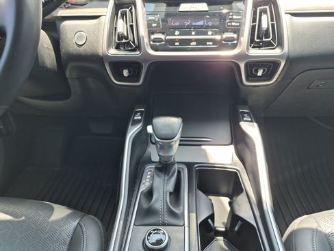 Used 2023 Kia Sorento EX w/ Panoramic Sunroof Package FWD image 22