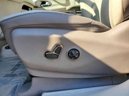 Certified 2018 Chrysler Pacifica Touring-L Plus image 5