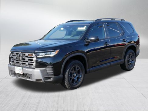 Certified 2026 Honda Pilot TrailSport image 3