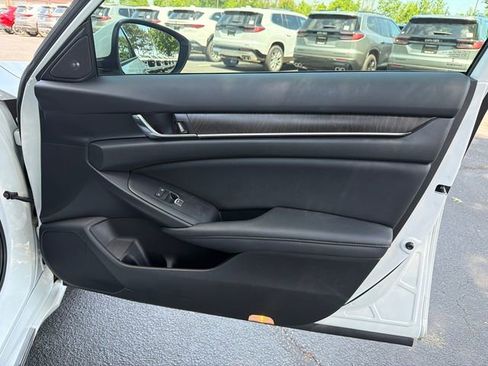 Used 2019 Honda Accord Touring image 14