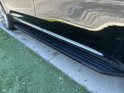 Used 2023 Cadillac Escalade ESV Premium Luxury image 9