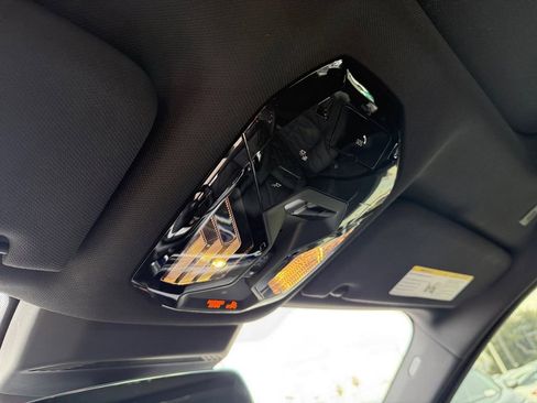 Used 2023 BMW 740i image 25