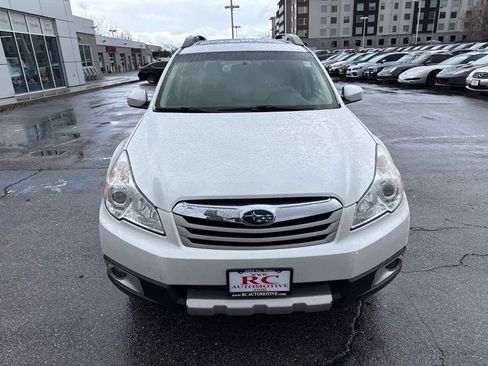 Used 2010 Subaru Outback 2.5i Limited image 3
