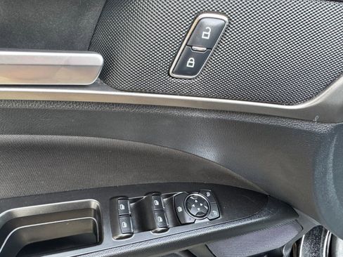 Used 2017 Ford Fusion SE w/ Equipment Group 201A FWD image 12
