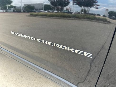 Used 2023 Jeep Grand Cherokee L Laredo RWD image 9