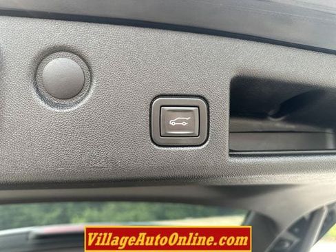 Used 2022 Chevrolet Equinox LT w/ Driver Convenience Package AWD/4WD image 37