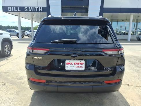 Used 2023 Jeep Grand Cherokee Limited w/ Black Appearance Package RWD image 6