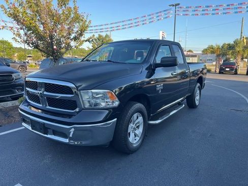 Used 2017 RAM 1500 Classic SLT AWD/4WD image 3