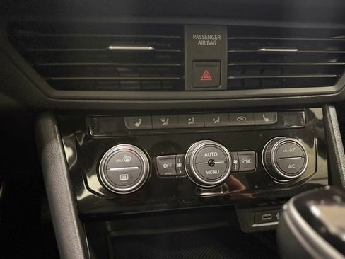 Used 2022 Volkswagen Jetta SE image 14