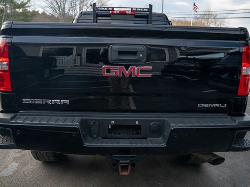 Used 2019 GMC Sierra 2500 Denali w/ Suspension Package, Off-Road image 6