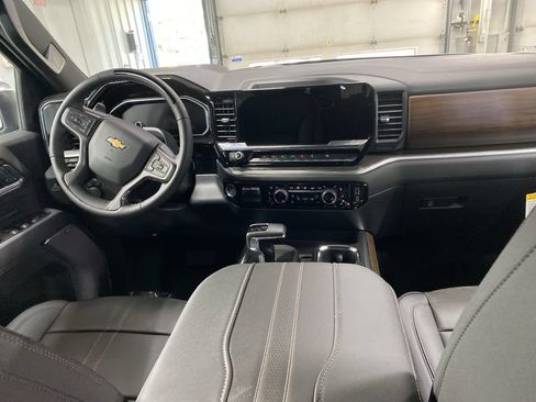 New 2026 Chevrolet Silverado 1500 High Country w/ High Country Premium Package AWD/4WD image 17