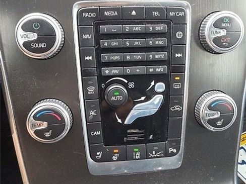 Used 2015 Volvo V60 T5 Platinum image 11