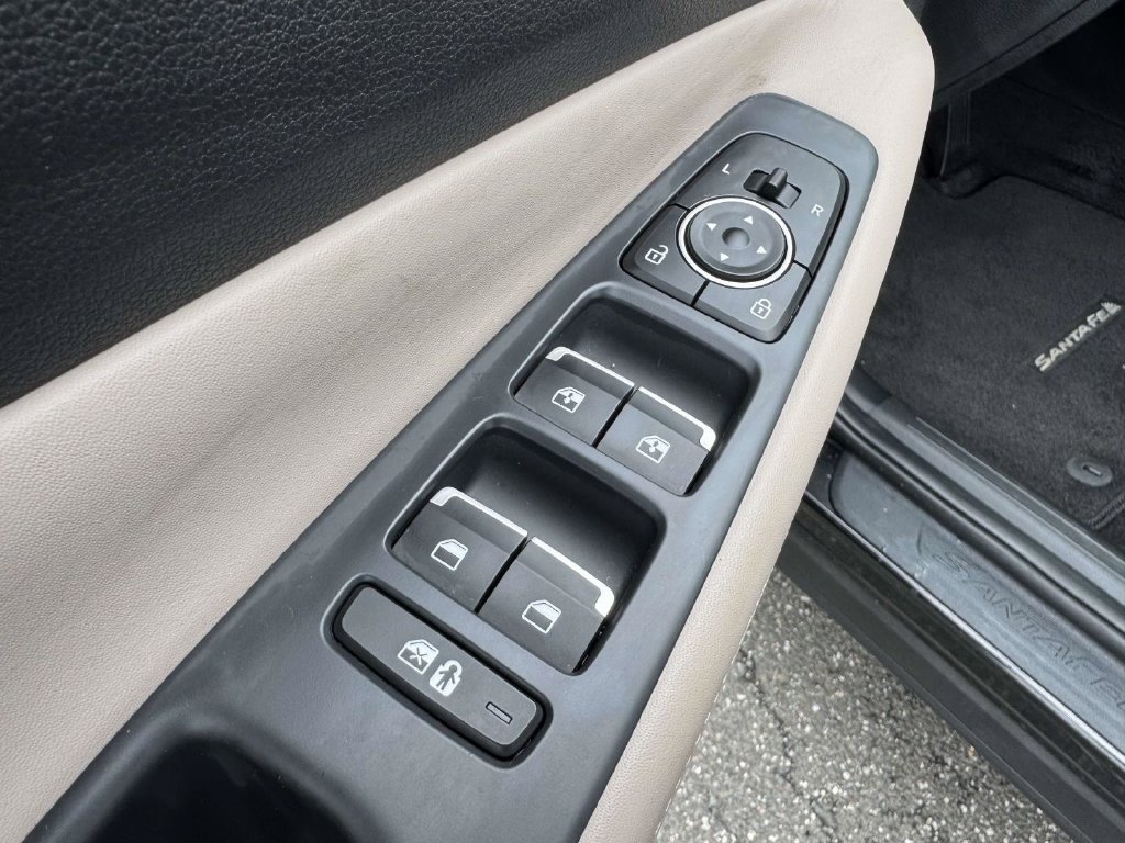 Used 2023 Hyundai Santa Fe SEL w/ Premium Package AWD/4WD image 18