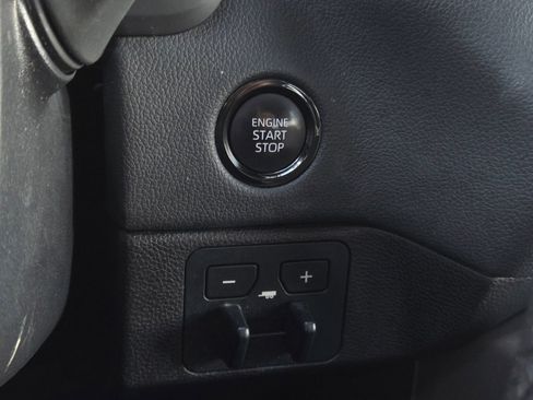Used 2025 Toyota Tundra Limited AWD/4WD image 19