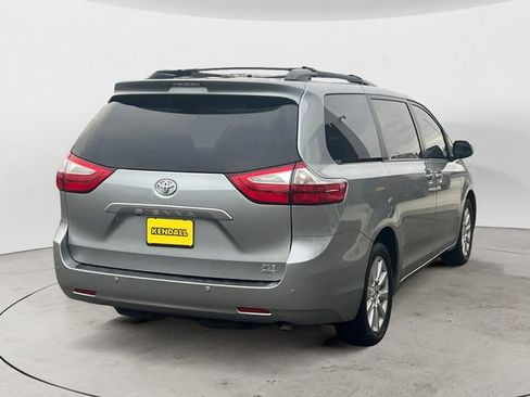 Used 2017 Toyota Sienna XLE w/ XLE Navigation Package image 5